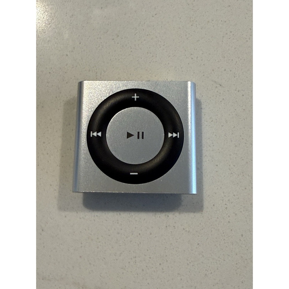 Apple IPod Shuffle 4th Generation Bundle 2 GB Silver Working W/New Headphones
